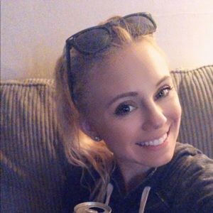 Meet your Posher, Katelyn